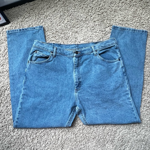 Men’s Wrangler Blue Jeans - Picture 4 of 5